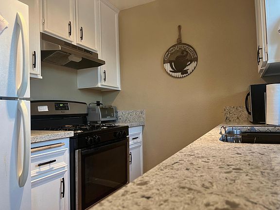 5th image of 4070 Iowa St APT 6
