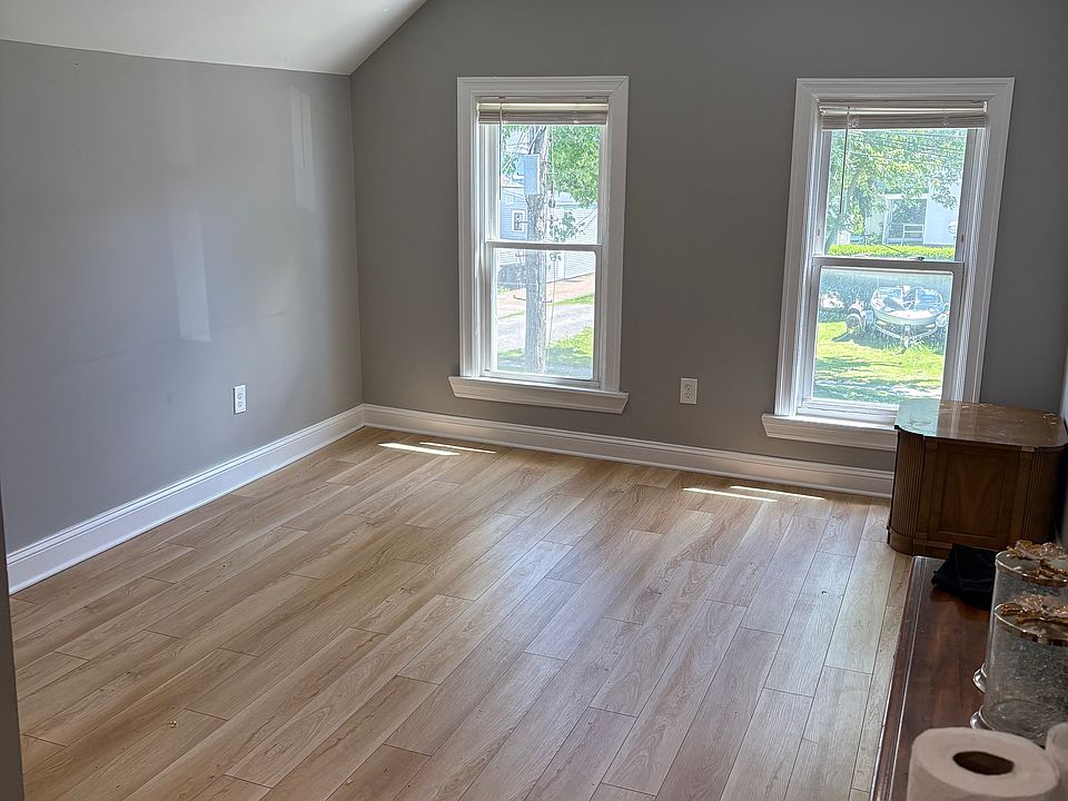 1st image of 122 Fletcher St #3