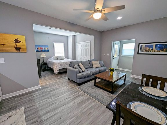 2nd image of 154 Acacia Ave