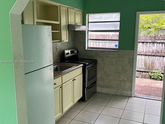 2nd image of 1013 Foster Rd #1