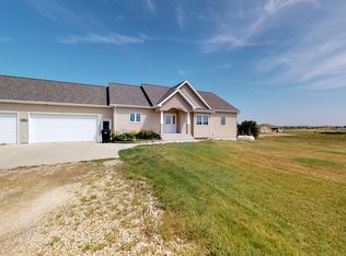1318 13th St SW, Dickinson, ND 58601