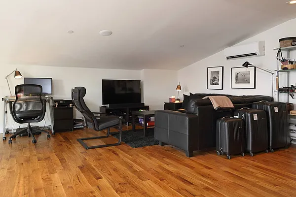 Rented by Compass | media 19