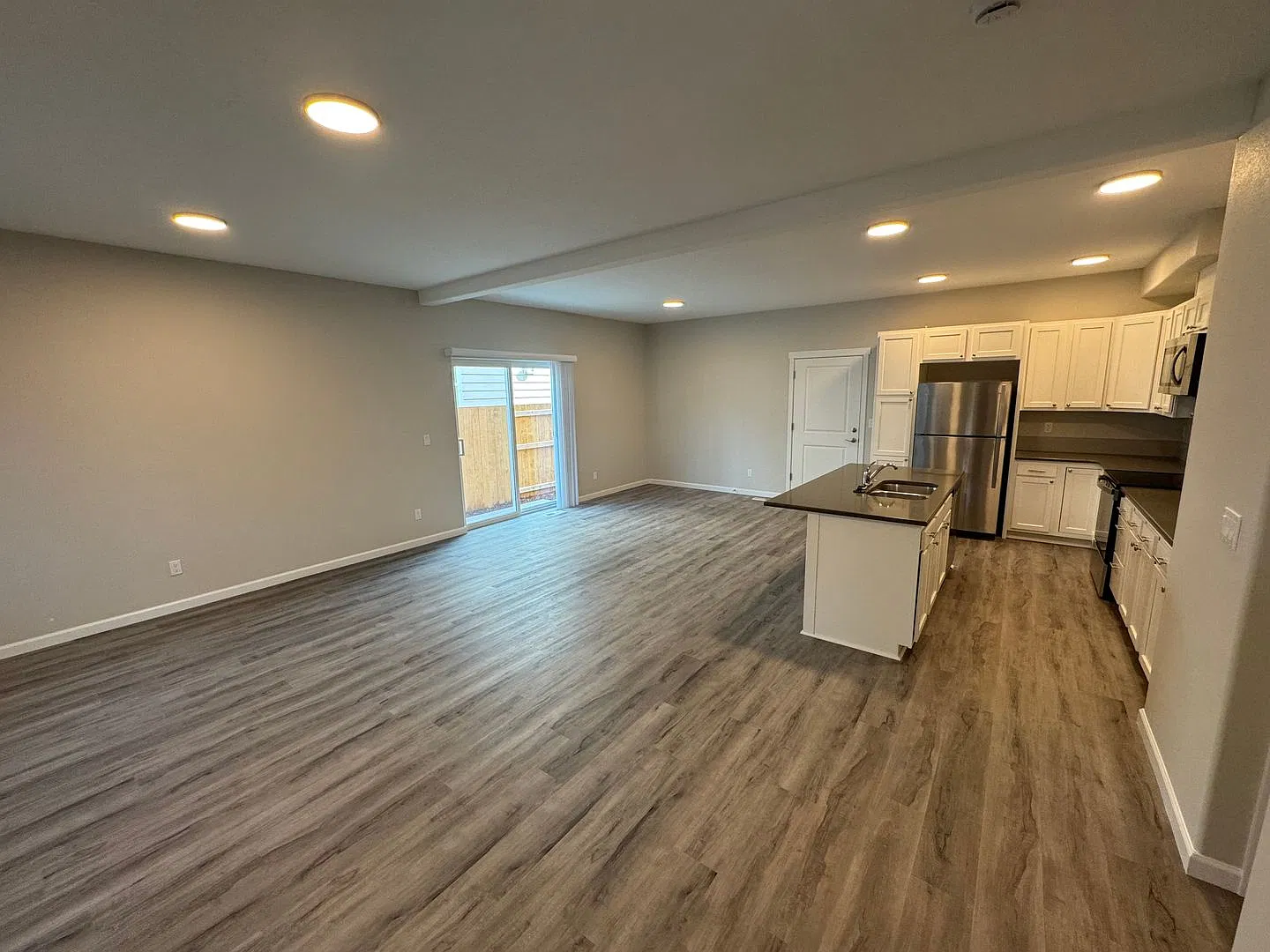 4 Bed / 2.5 Bath Duplex! $250 Amazon Gift Card! *First Month's Rent Is Free!* — Photo 2