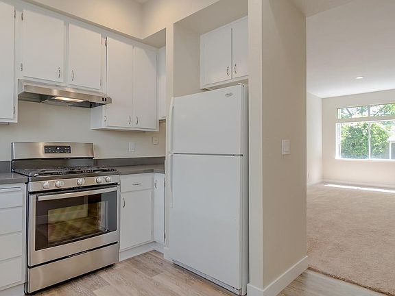 3rd image of 3121 Woods Cir