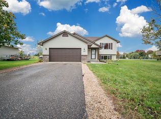 1215 Leo Ln, Buffalo, MN 55313