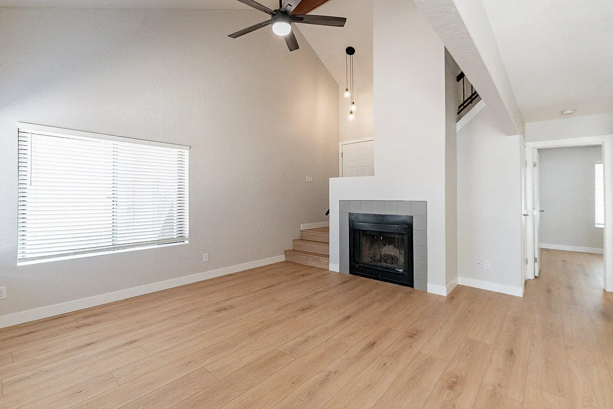 Building Photo - 1535 N Horne #55