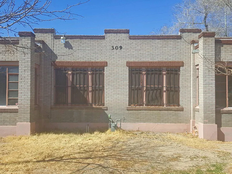 309 Edith Blvd NE #2 — Photo 1
