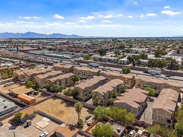 2450 W Glenrosa Ave #9 — Photo 31