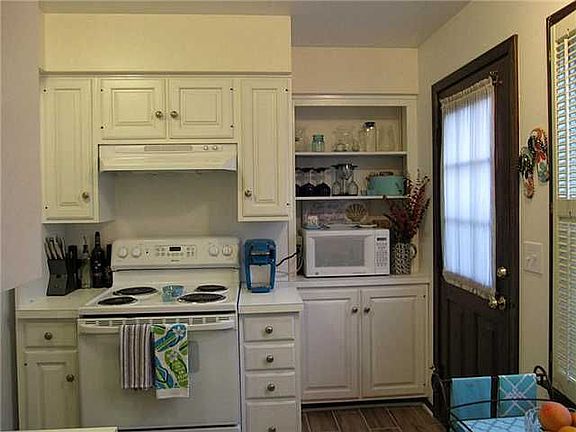 3rd image of 8 New England Ln