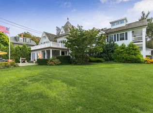 634 Middle Rd, Bayport, NY 11705