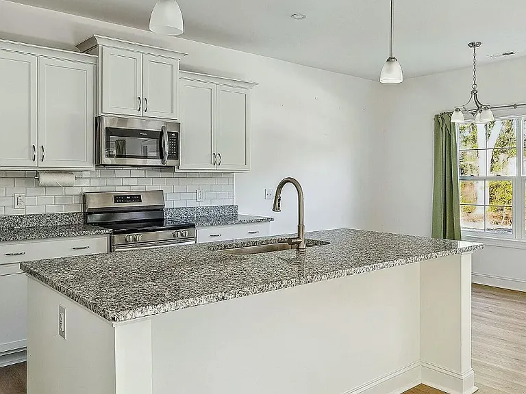 409 Kendall Dr — Photo 8