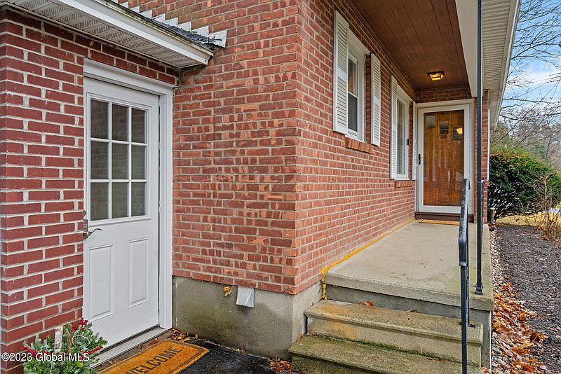 4th image of 50 Charlton Road