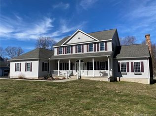 4 Cobblestone Ct, Prospect, CT 06712