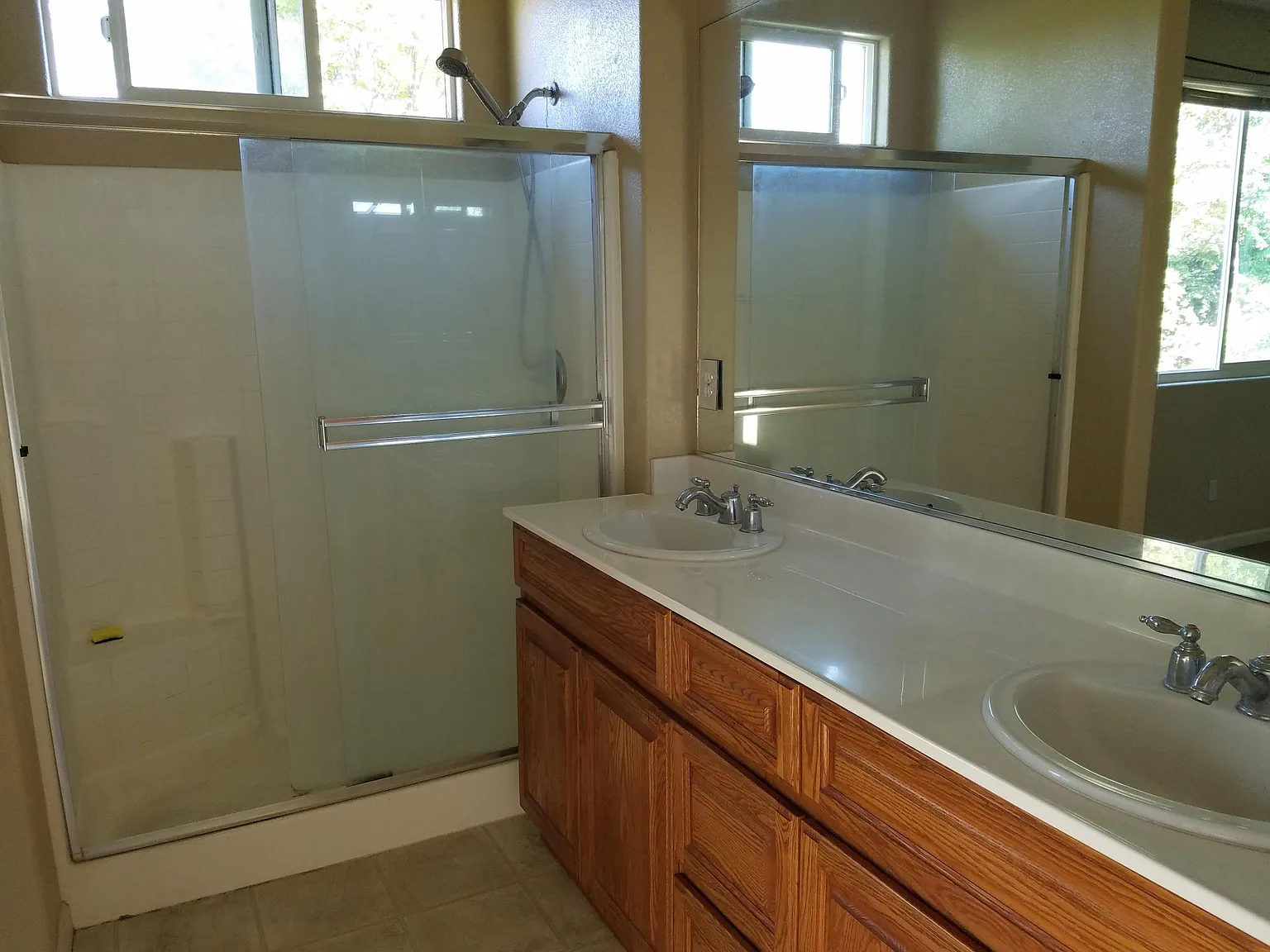 3 bed, 1755 sqft, $2,400 — Photo 2