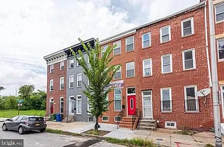 4 bed, 2.5 bath, $2,999 — Photo 2