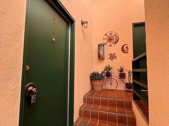 4th image of 805 Roble Ave APT 5