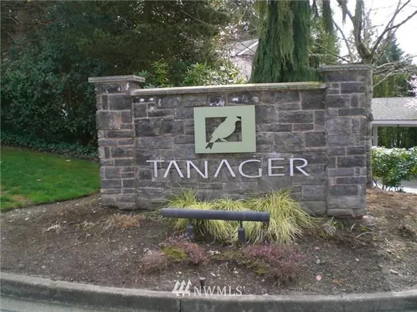 11313 NE 128th St APT E102, Kirkland, WA 98034