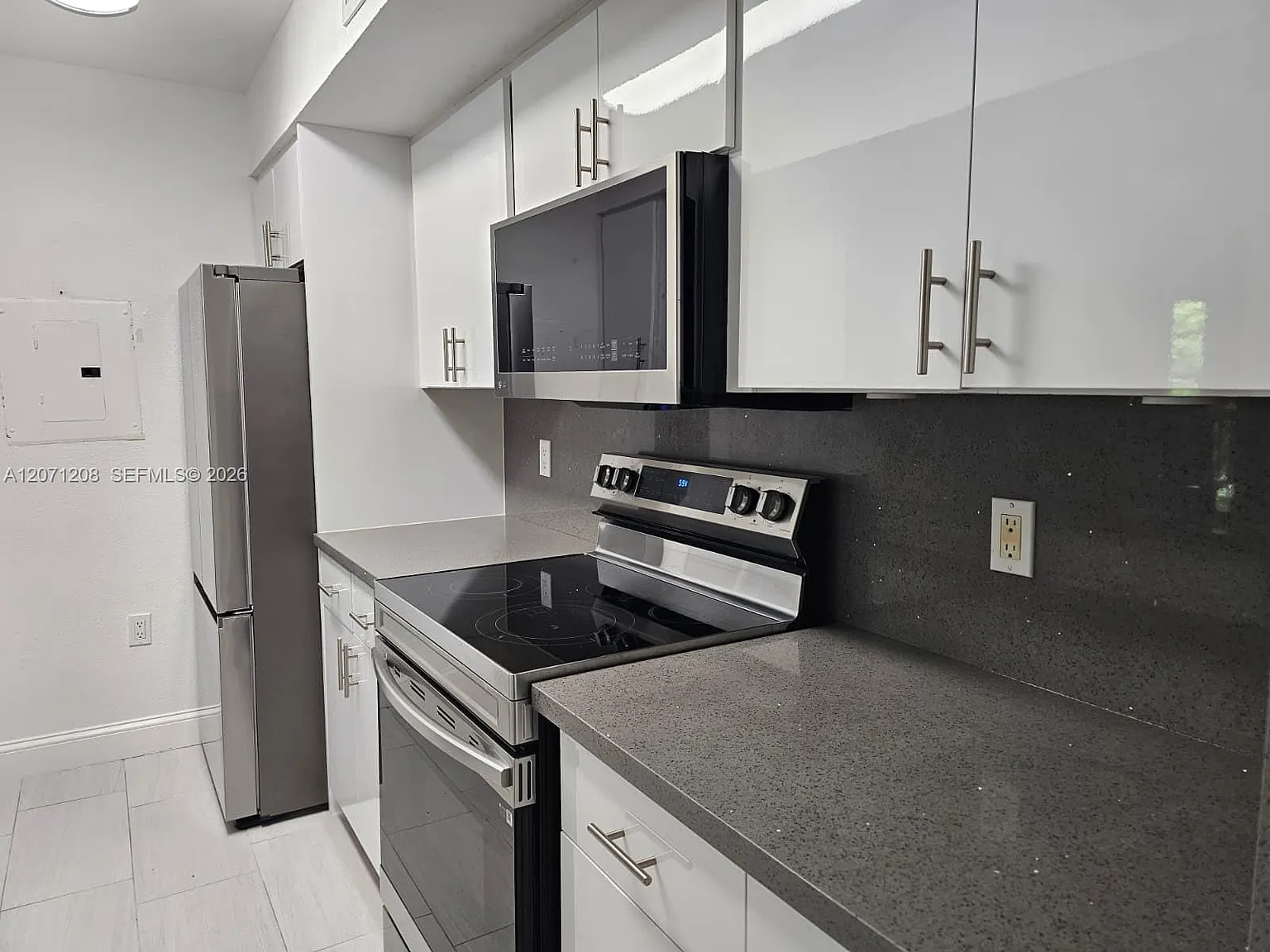 2 bed, 1053 sqft, $2,395 — Photo 2