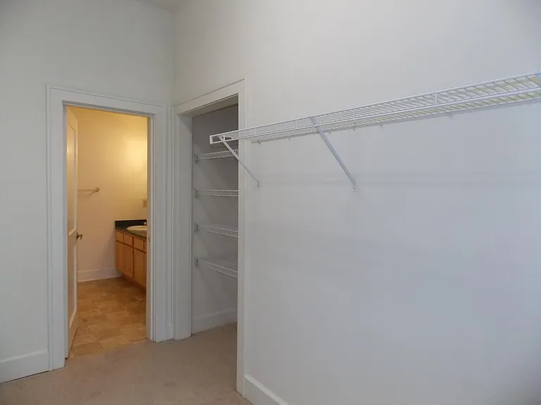 129 N College Ave — Photo 9