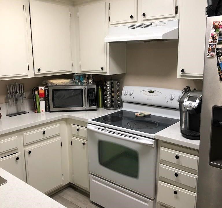 1st image of 320 W Walnut 14 St