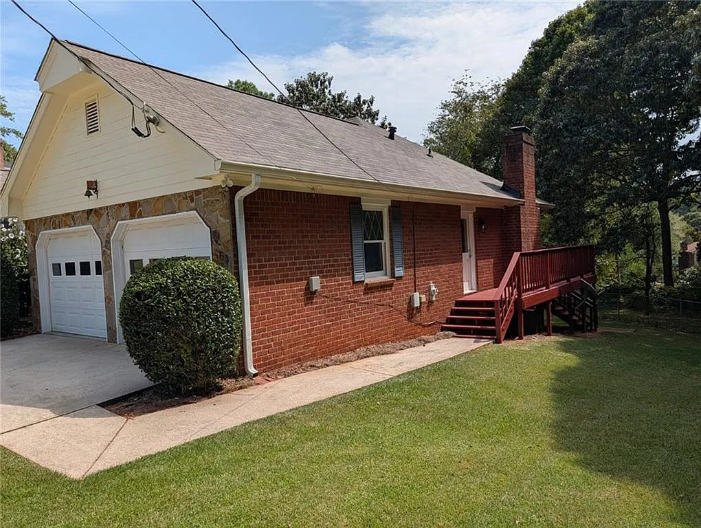 4 bed, 2.5 bath, 2141 sqft, $2,850 — Photo 3
