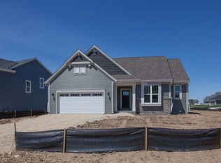 529 Meadow View Dr, Slinger, WI 53086