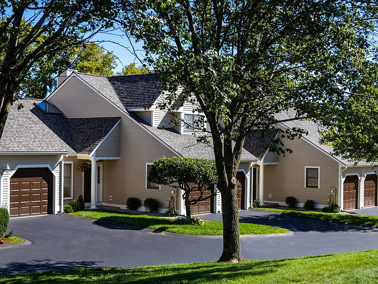 Briar Glen Village — Photo 8