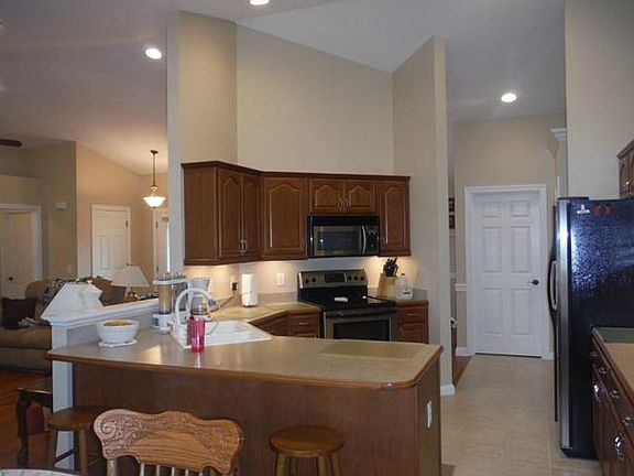 4th image of 2743 Chatham Dr