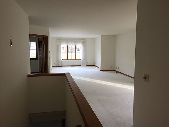 4th image of 823 Clarewood Ct