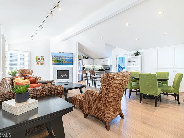 1720 W Oceanfront #B — Photo 2
