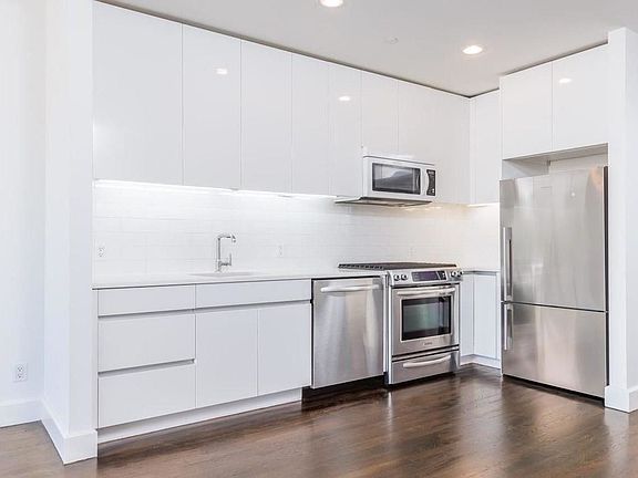 3rd image of 11-25 45th Ave Penthouse H