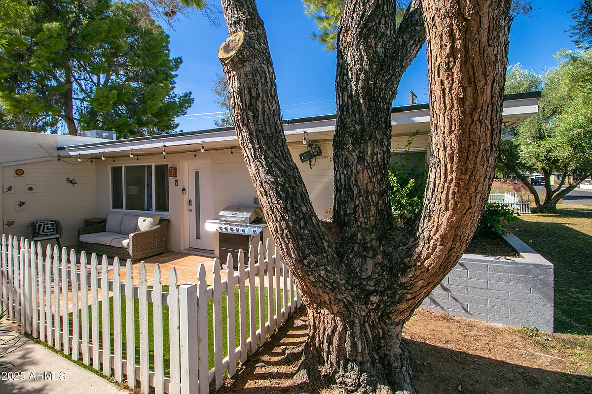 Building Photo - 3511 E Montecito Ave #3