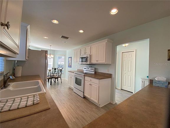 2nd image of 403 Lake Suzanne Dr