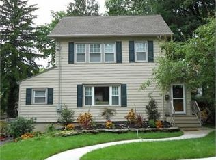 9 Beach Rd, Verona, NJ 07044