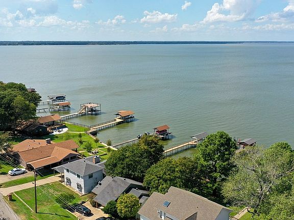 3rd image of 329 Admiral Dr