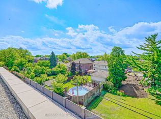 871 Sheppard Ave W #29, Toronto, ON M3H 0E8