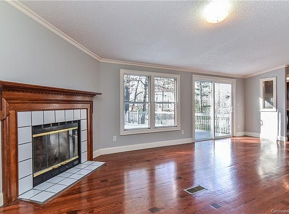 5th image of 302 Katie Dr