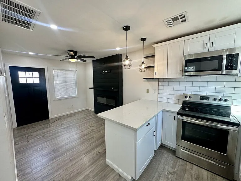 1447 E Mountain View Rd #1 — Photo 5