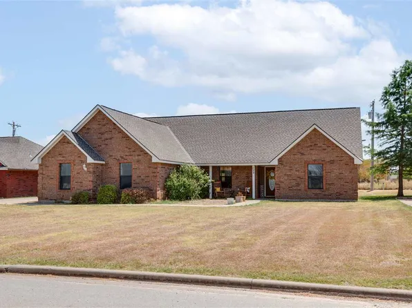524 W Indiana St, Walters, OK 73572