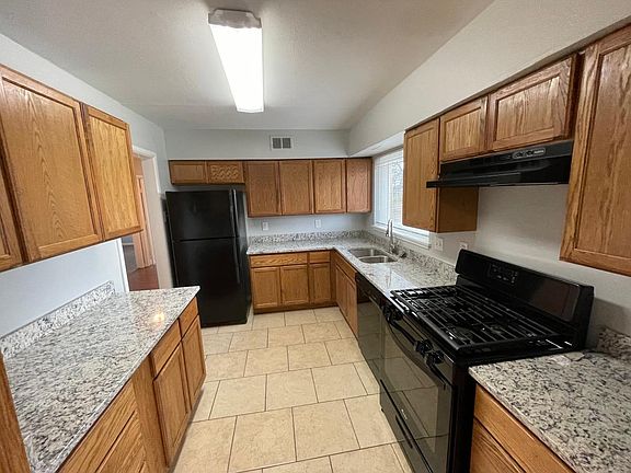 4th image of 2550 Hillsboro Ave