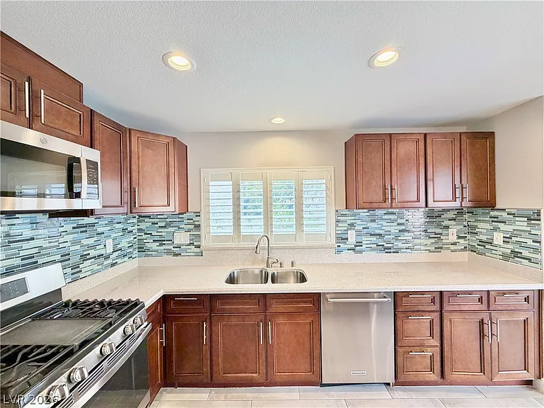 7449 Easingwold Dr — Photo 3