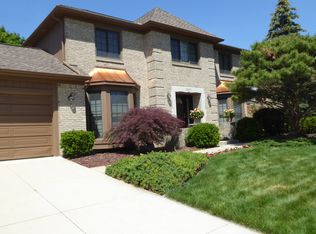 17455 Maple Hill Dr, Northville, MI 48168