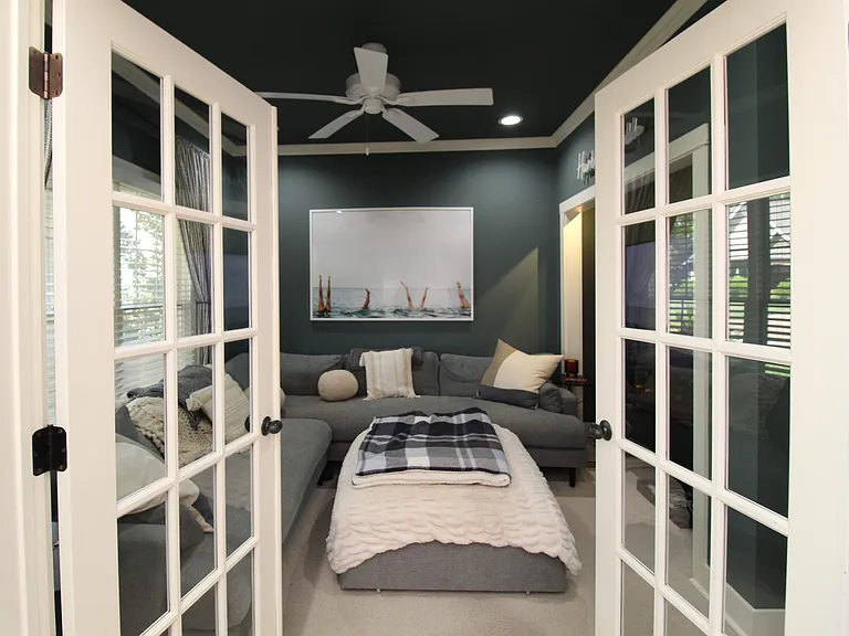 1401 NE Dysart Woods Ln — Photo 16