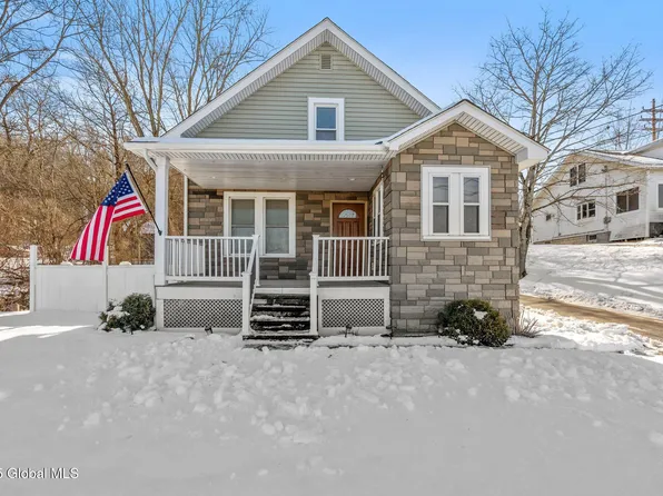 2786 Aqueduct Road, Niskayuna, NY 12309