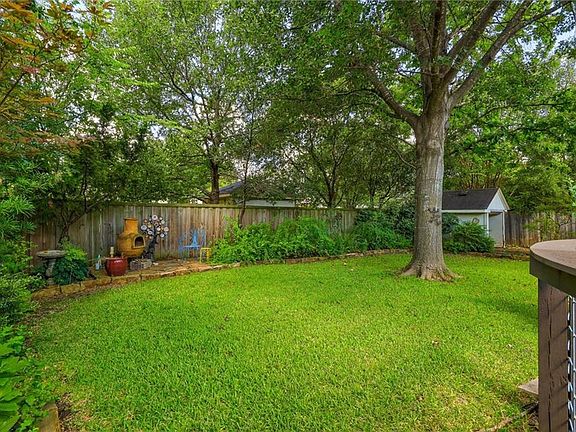 2nd image of 211 Mesa Verde St