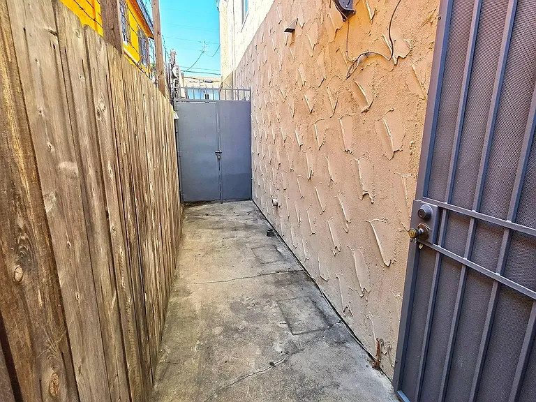 4056 Van Dyke Ave #2 — Photo 11