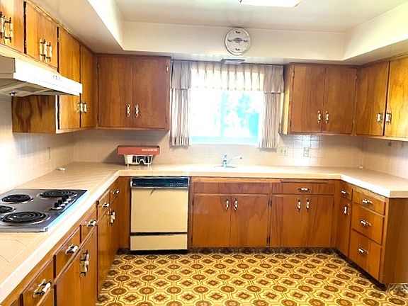 5th image of 15390 Excelsior Ave