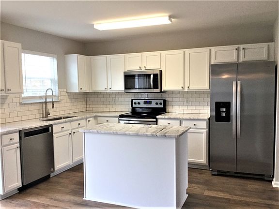 4th image of 1436 Eastway Dr