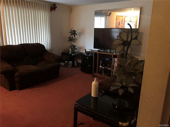 2nd image of 470 Moselle St