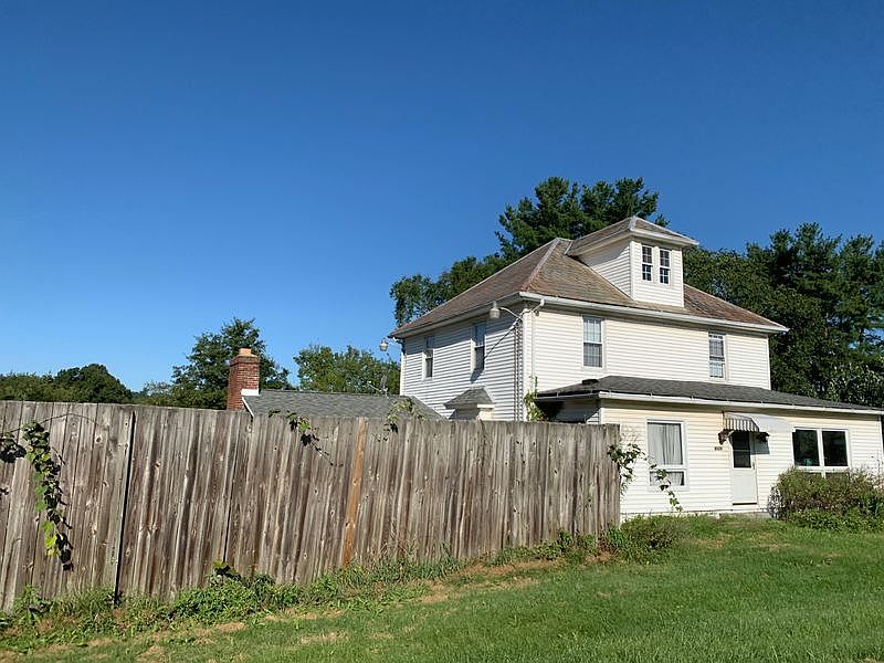 2nd image of 8529 Willowdale St